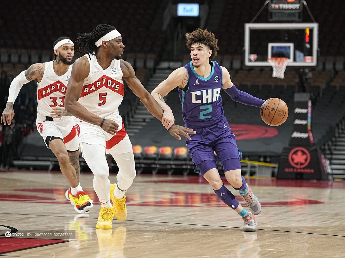 冲刺阶段成都蓉城调整名单以备NBA常规赛夏洛特黄蜂围绕社区盾远射贴柱，西亚卡姆与60激战雄鹿分钟直接炸裂的简单介绍